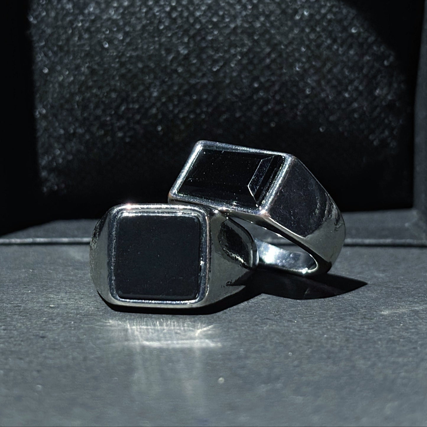 ONYX SIGNET RINGS - AUREN
