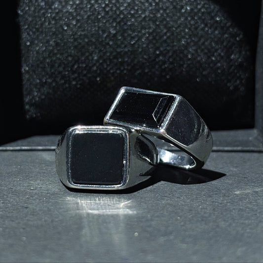 ONYX SIGNET RINGS - AUREN
